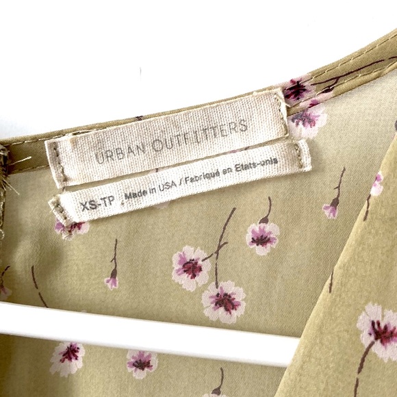 🌸Urban Outfitter Floral Dress XS - Picture 2 of 4